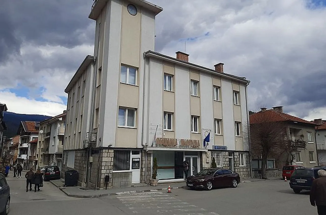 Кметът на Якоруда иска от МОН училището в с. Бел камен да остане защитено