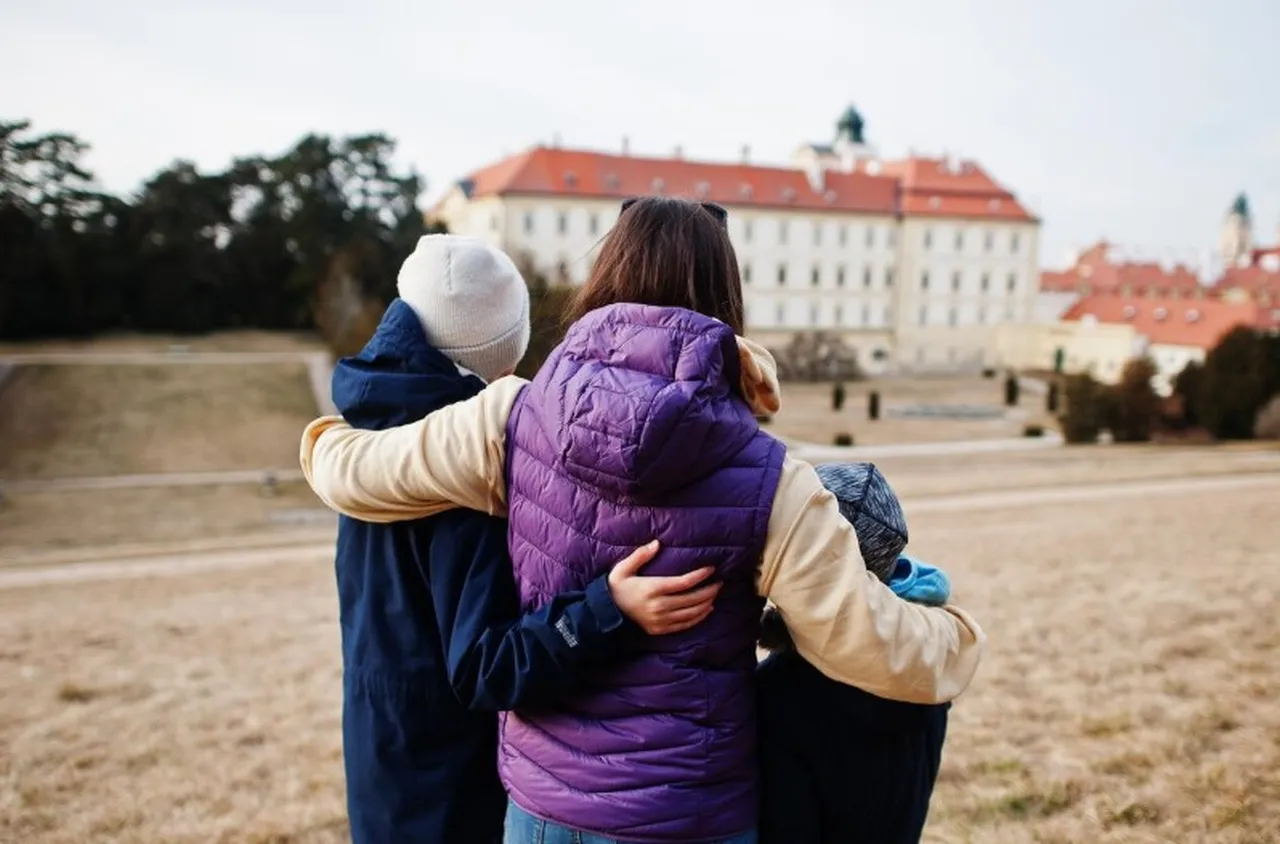 Община Бобов дол търси приемни родители