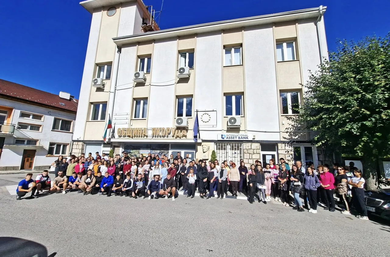 Над 200 души почистиха Якоруда