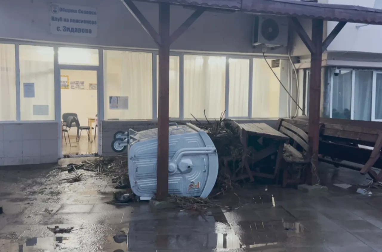 Наводнения в Бургаско, има евакуирани хора