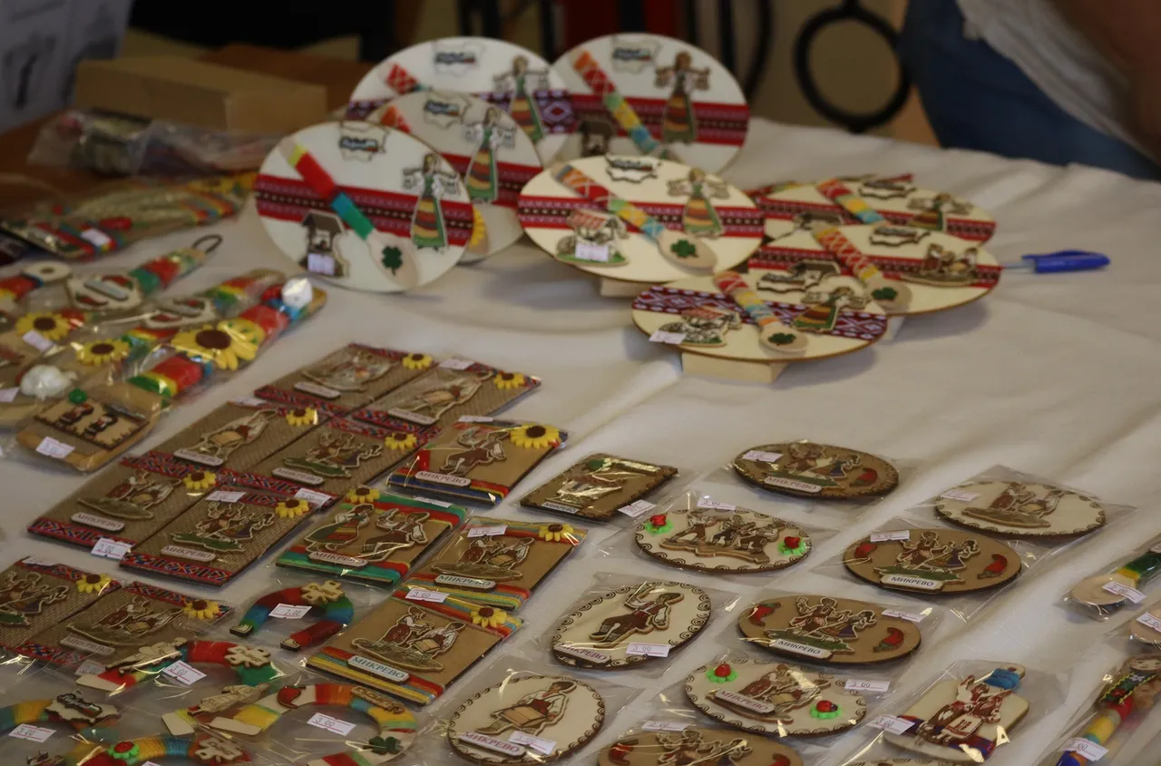 Изложба-базар на фестивала "Малешево пее и танцува“