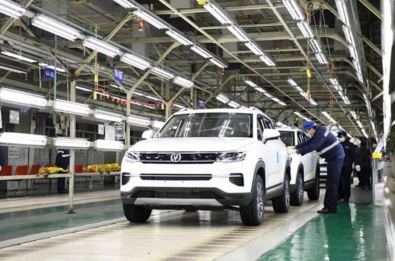 Китай забрани на автомобилните си производители да строят заводи в Русия и Турция