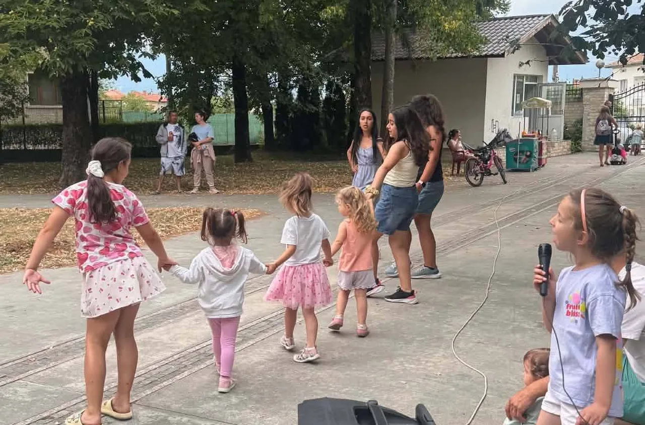 "Забавно лято“ в Хаджидимово продължава с народни танци и песни