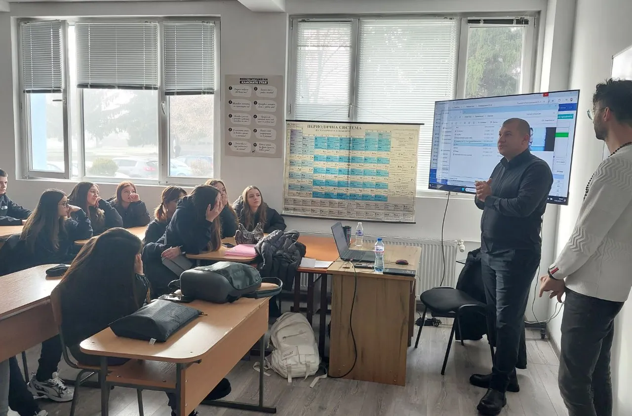 Информационна среща в училищата на Банско за използването на 112