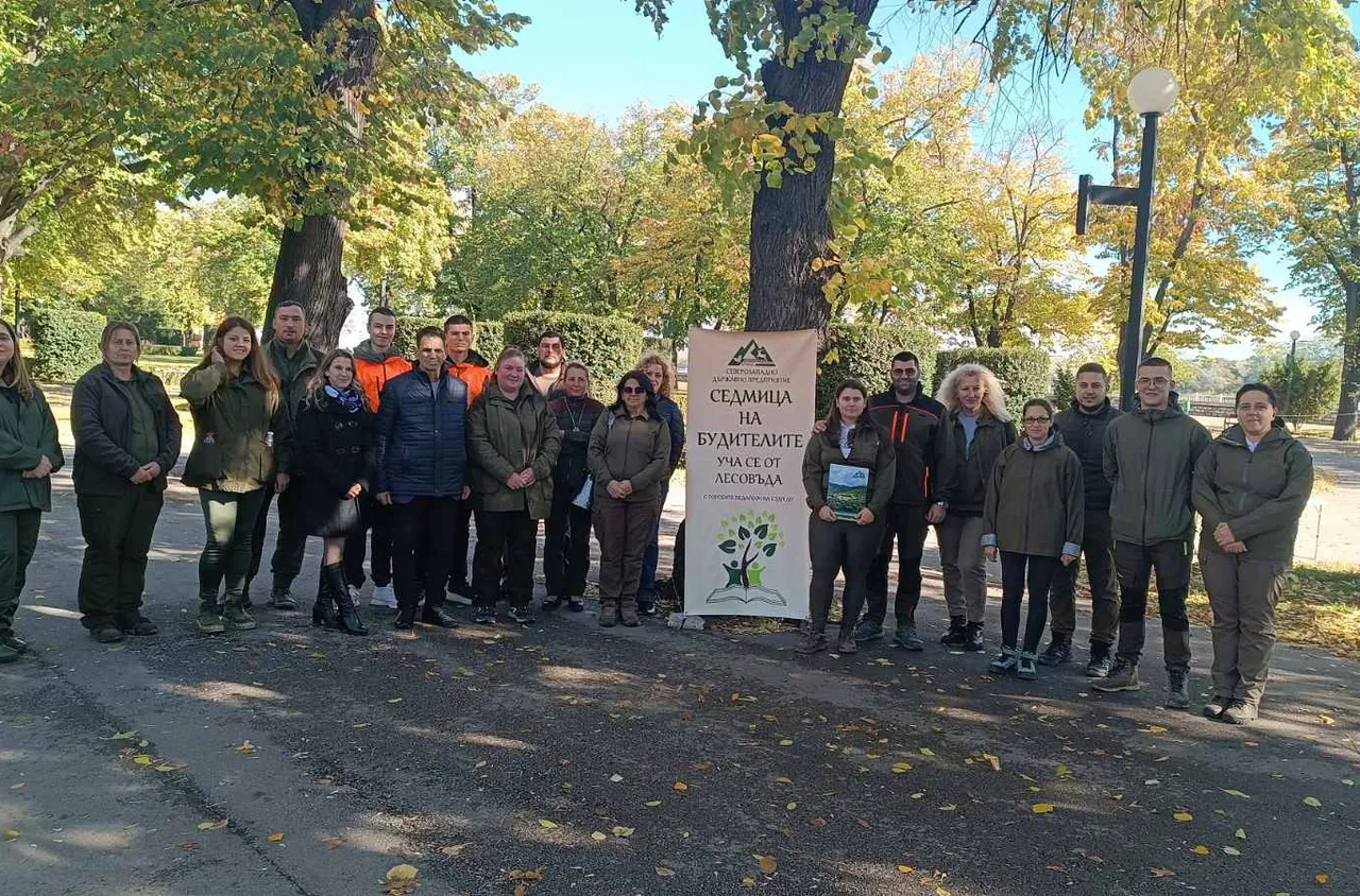 Ученици от Видин засадиха "Алея на будителите"