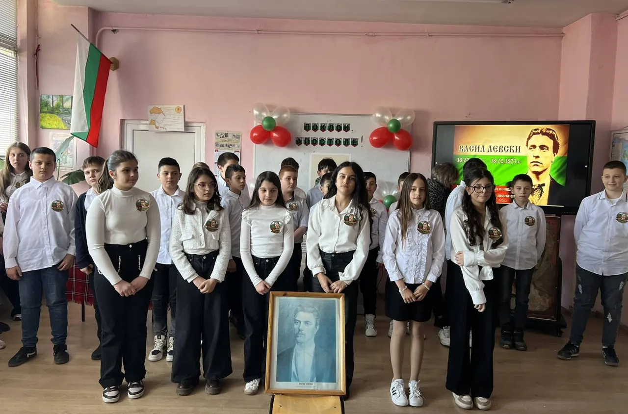 Ученици от Сатовча отбелязаха годишнината от гибелта на Васил Левски