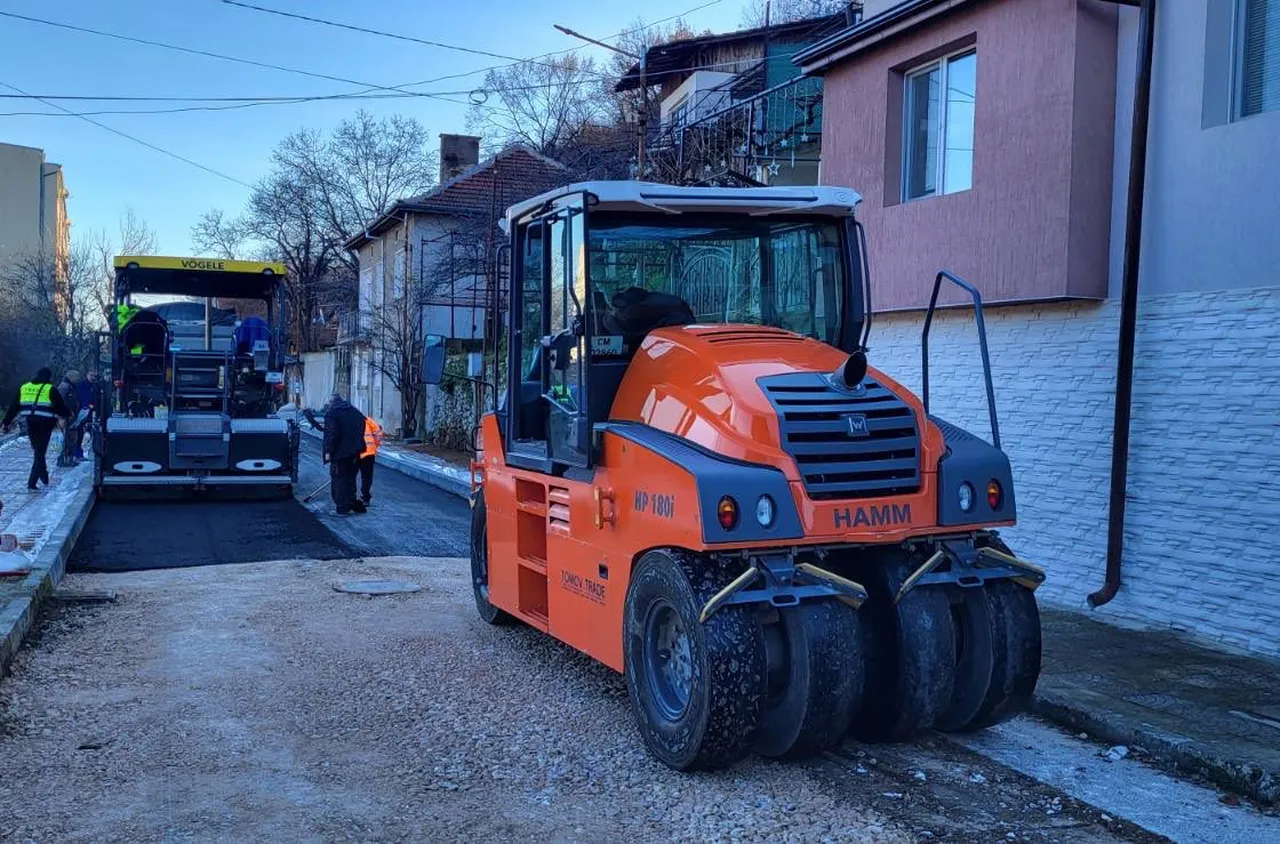 Започна асфалтиране на ул. "Климент Охридски" в Белово