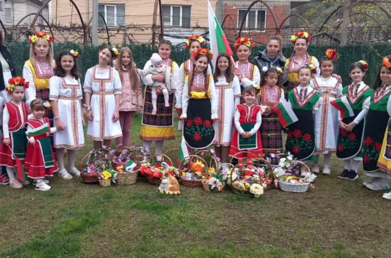 Лазарки благословиха Кресна с песни и добри пожелания