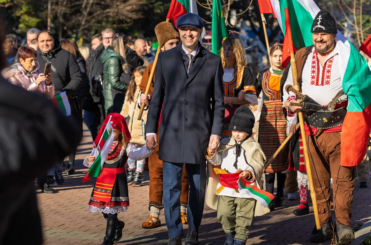 Кюстендил се разтърси от силата на вековните традиции