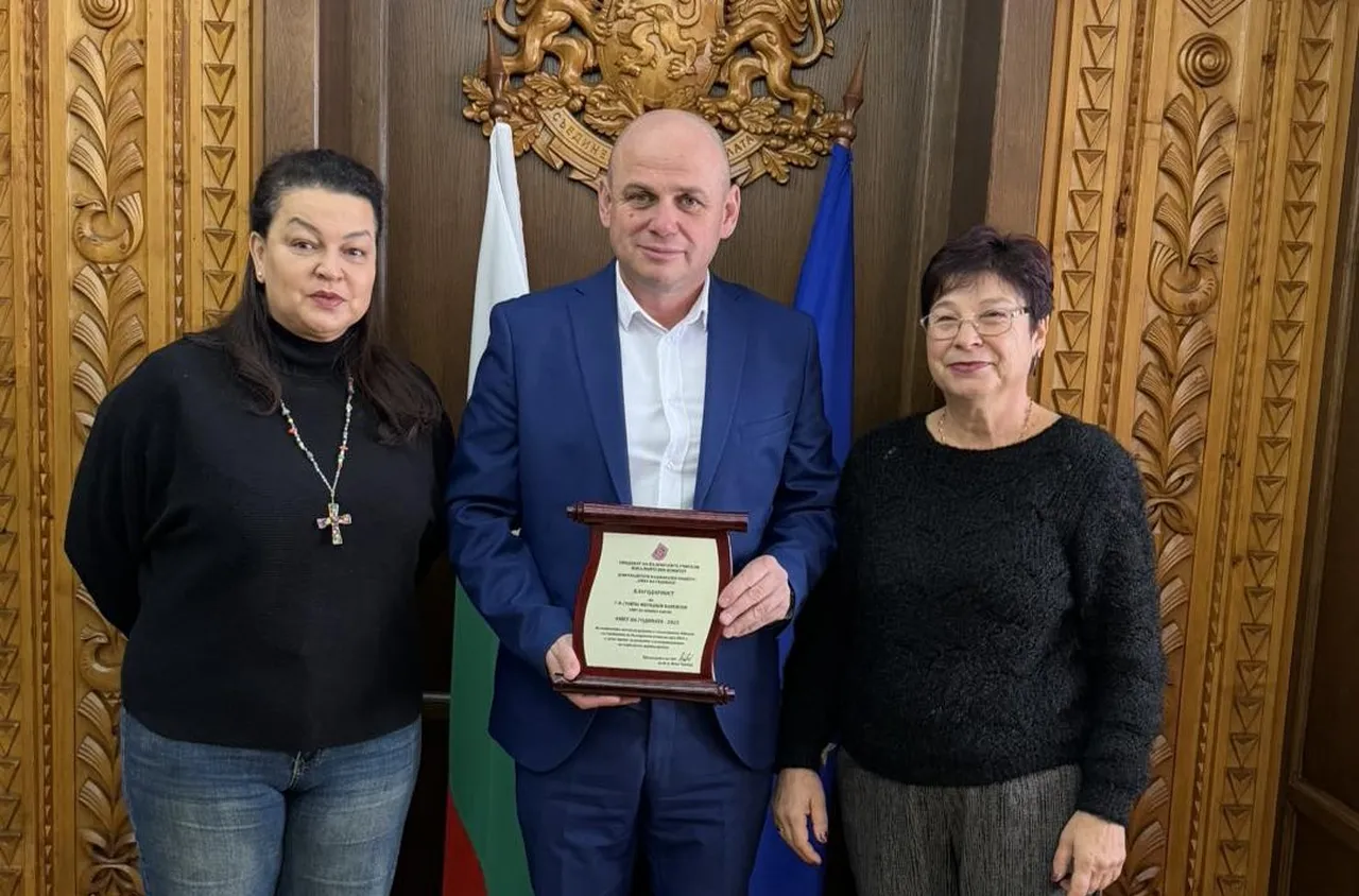 Стойчо Баненски с приз "Кмет на годината 2025" от Синдиката на българските учители