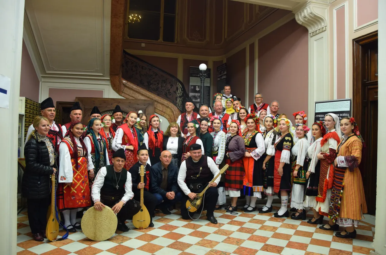 Разложки фолклорни групи представиха достойно града в БАН