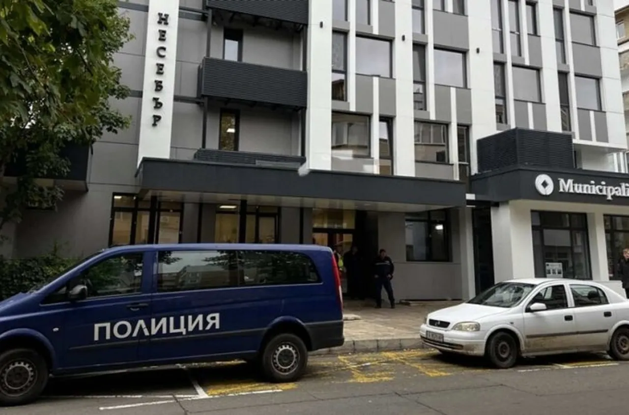 Полиция влезе в сградите на Община Несебър и РДНСК-Бургас