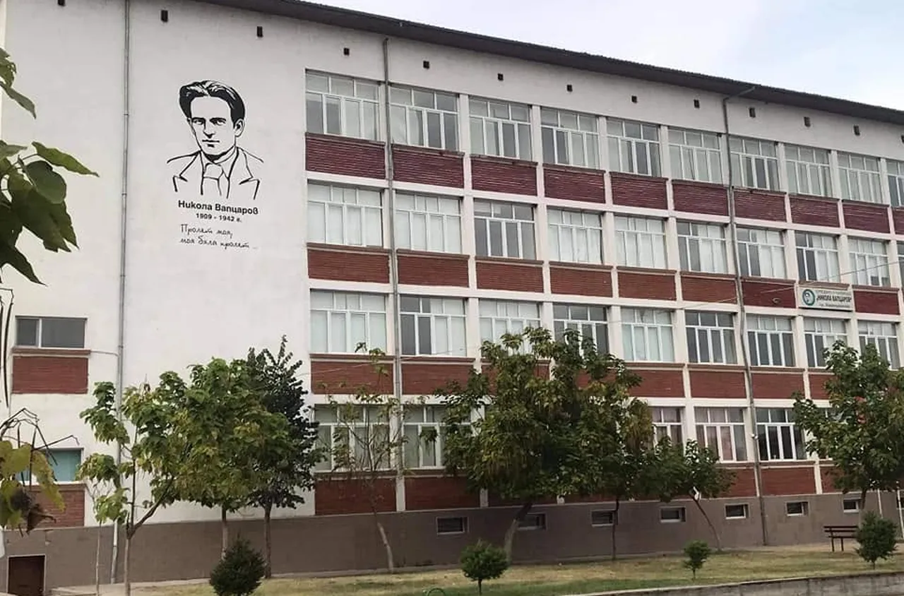 Ученици от Хаджидимово с благотворително театрално представление