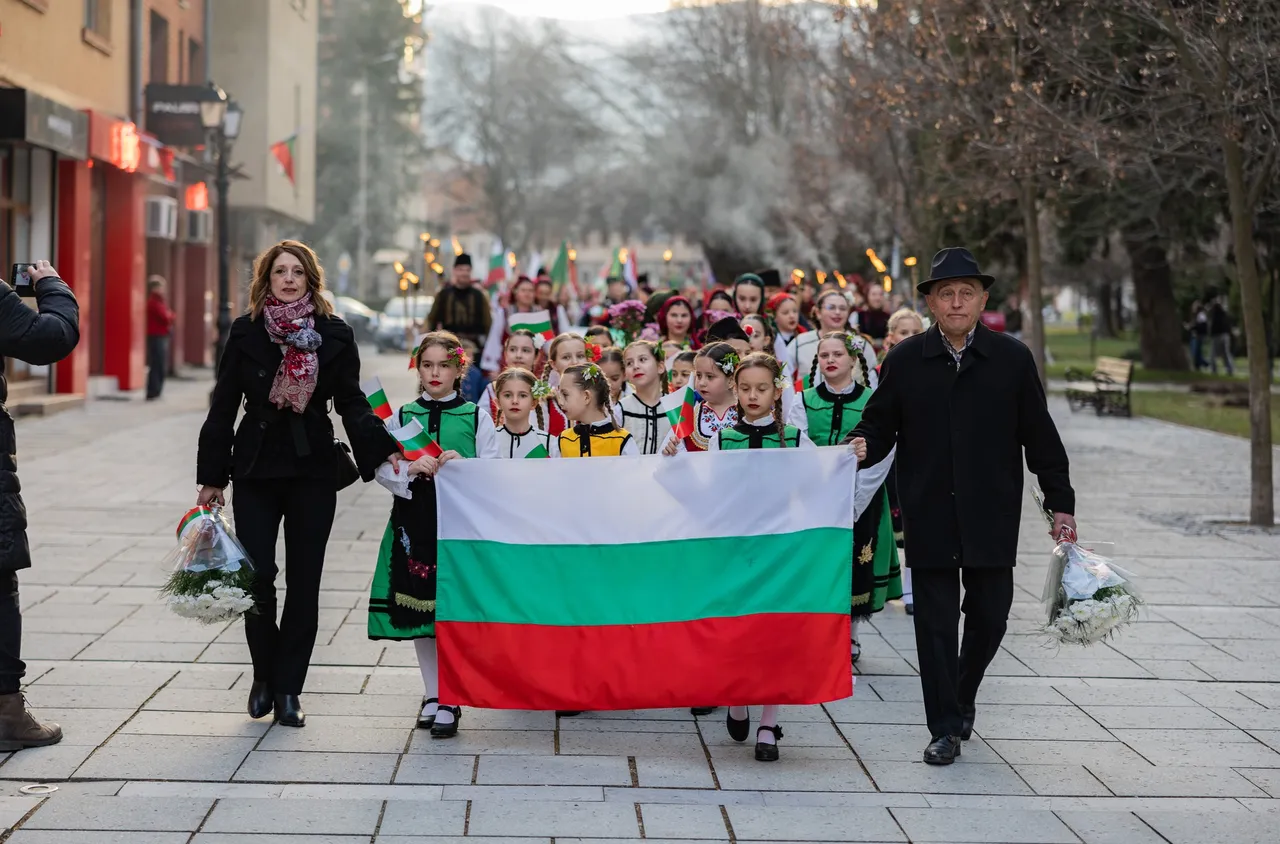 Разлог почете 3 март с факелно шествие и тържествена заря