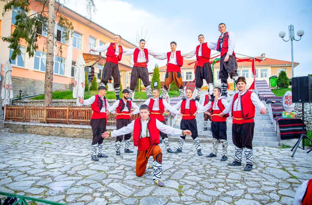 Баня отбеляза Великден с вълнуваща филмова прожекция