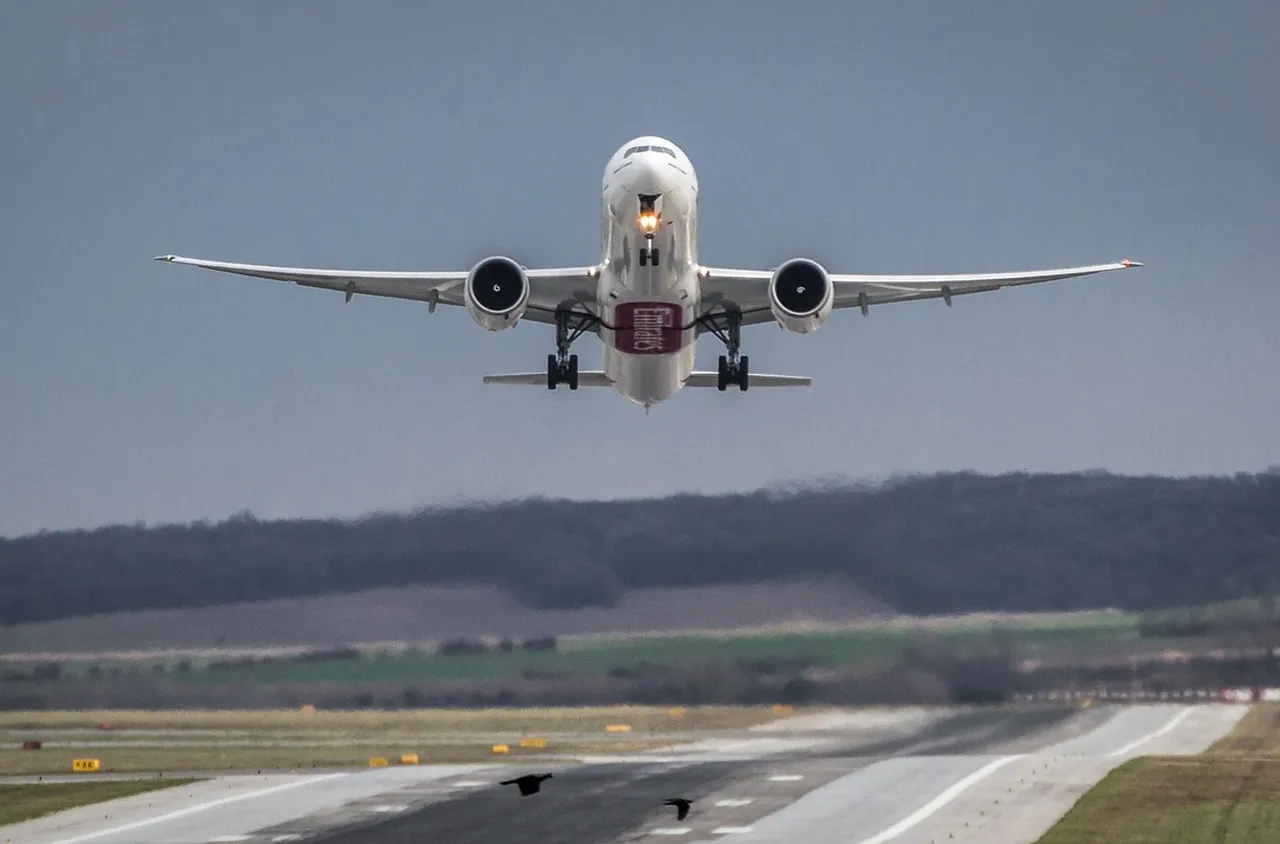 Служителите на летищата във Варна и Бургас излизат на протест