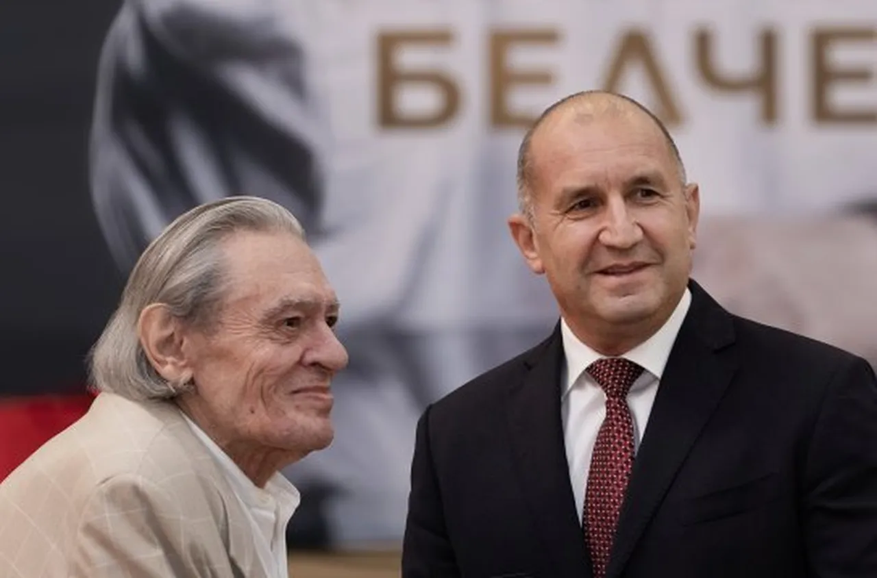 Румен Радев връчи на Михаил Белчев Почетния знак на президента