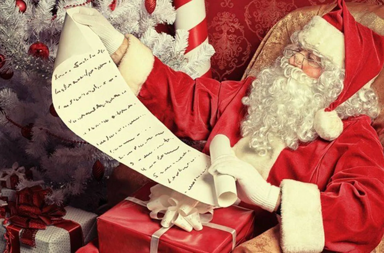 Пощенска кутия на Дядо Коледа в парка в Разлог очаква писмата на децата