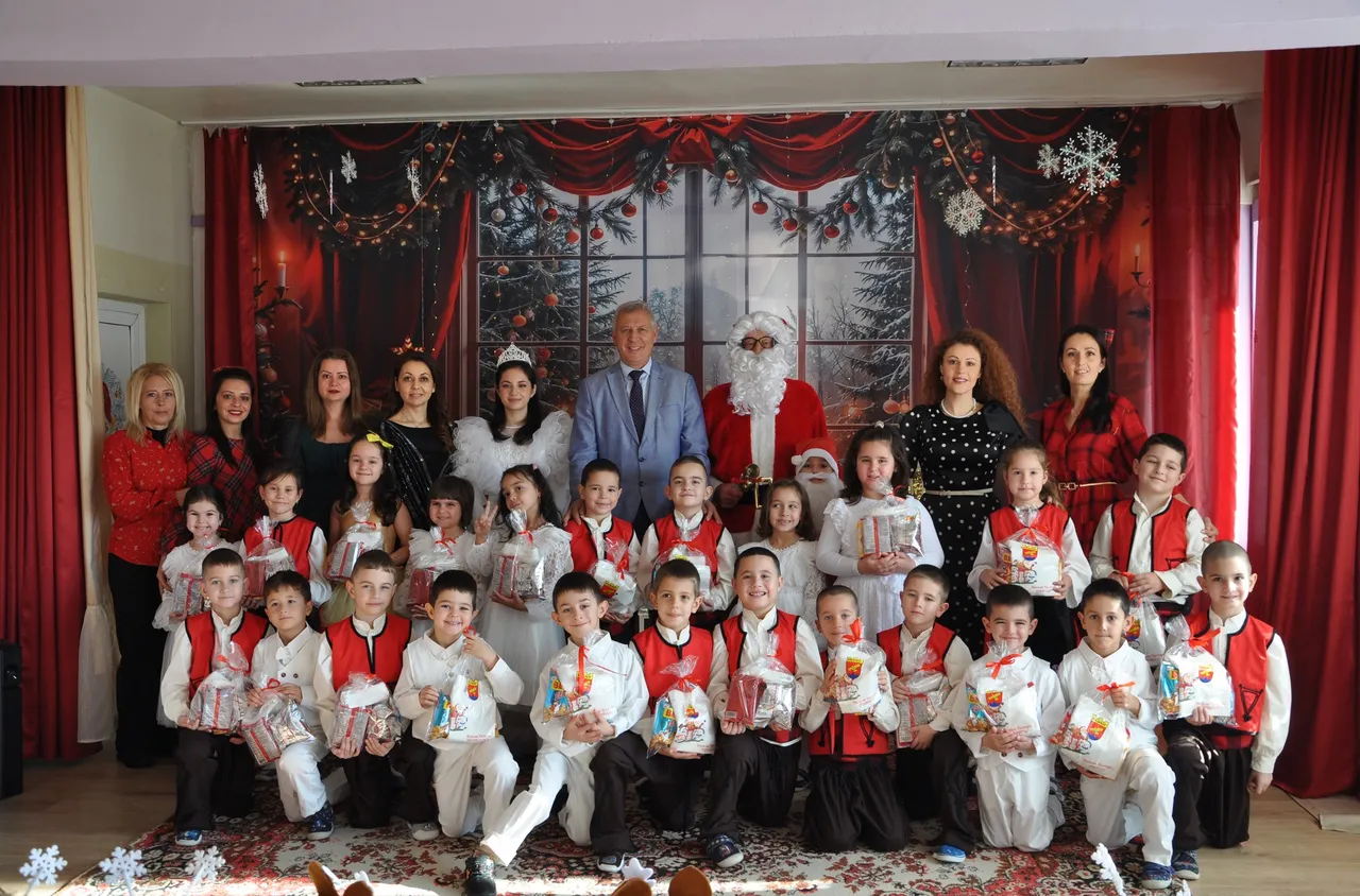 Коледна магия и детски усмивки в ДГ "Незабравка“ – Разлог