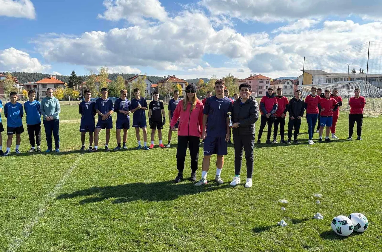 Второ място за футболния отбор на техническата гимназия в Самоков