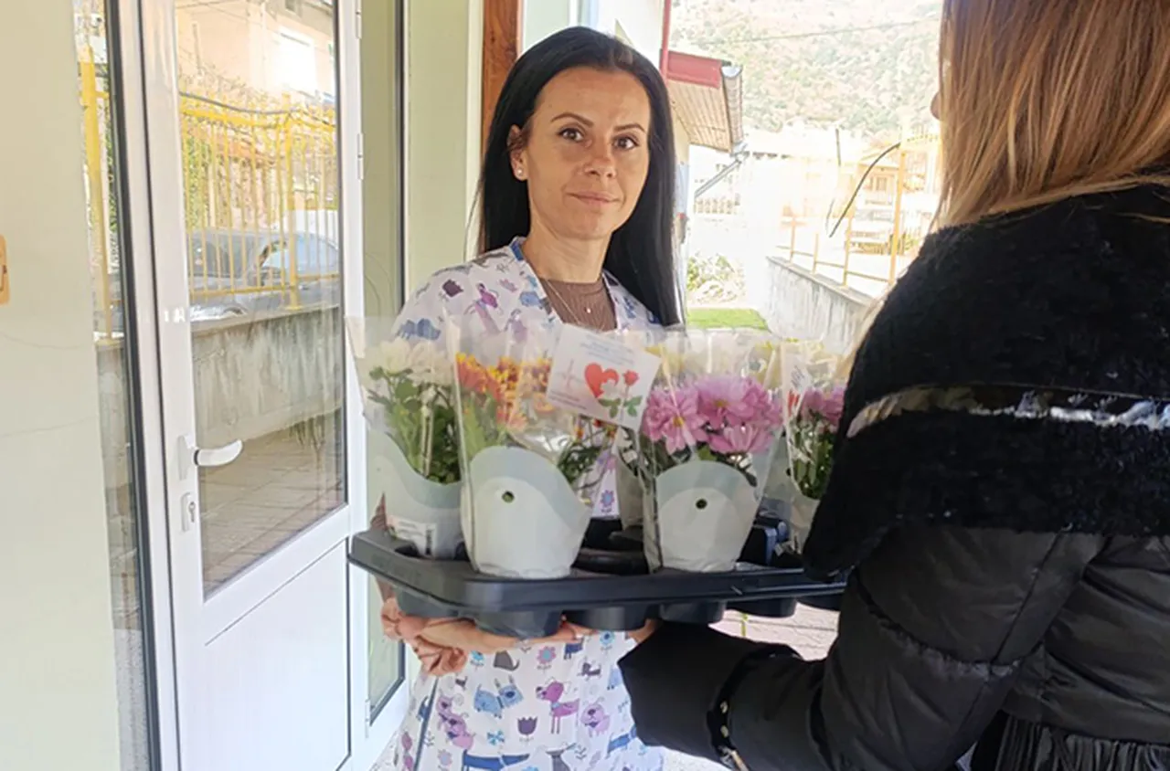 Кметът Николай Георгиев с жест към медиците в Кресна по случай Деня на здравето
