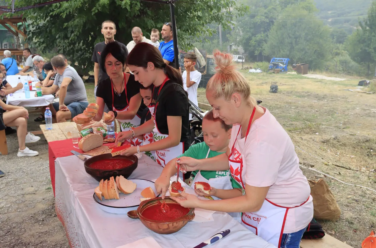 Кметът на Благоевград Методи Байкушев откри Фестивала на лютеницата в село Логодаж