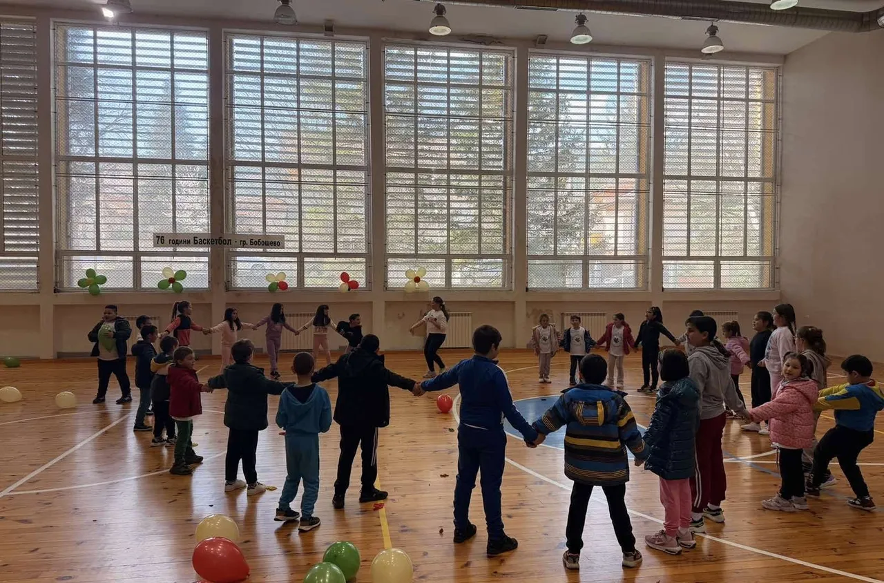 Празник за първия ден на пролетта събра деца в Бобошево