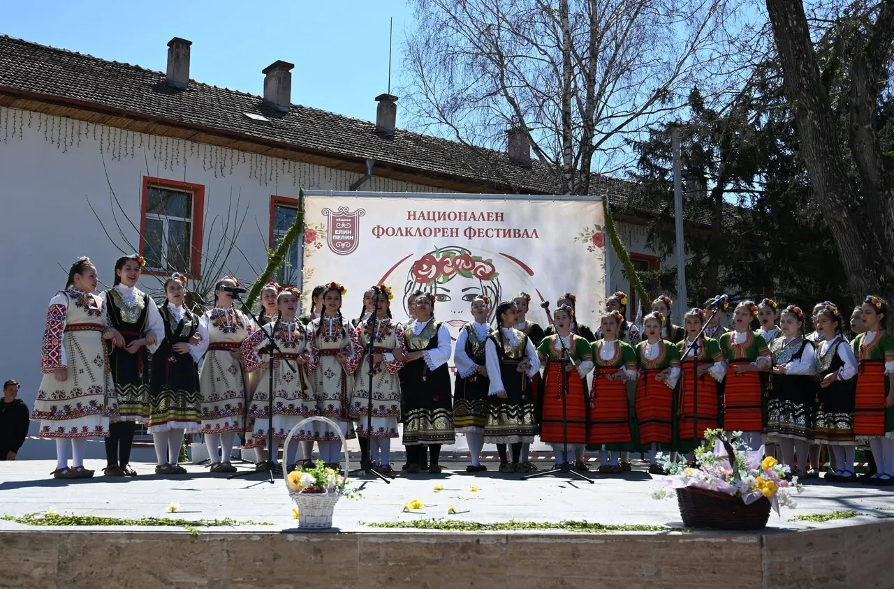 Самодейци от Бобов дол с участие във фестивала "Лазарица“