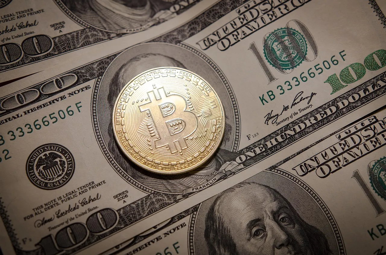 Биткойнът най-после удари 100 хиляди долара