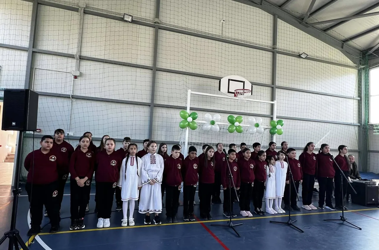 Ученици от ОбУ "Христо Ботев" – с. Дъбница почетоха паметта на Васил Левски