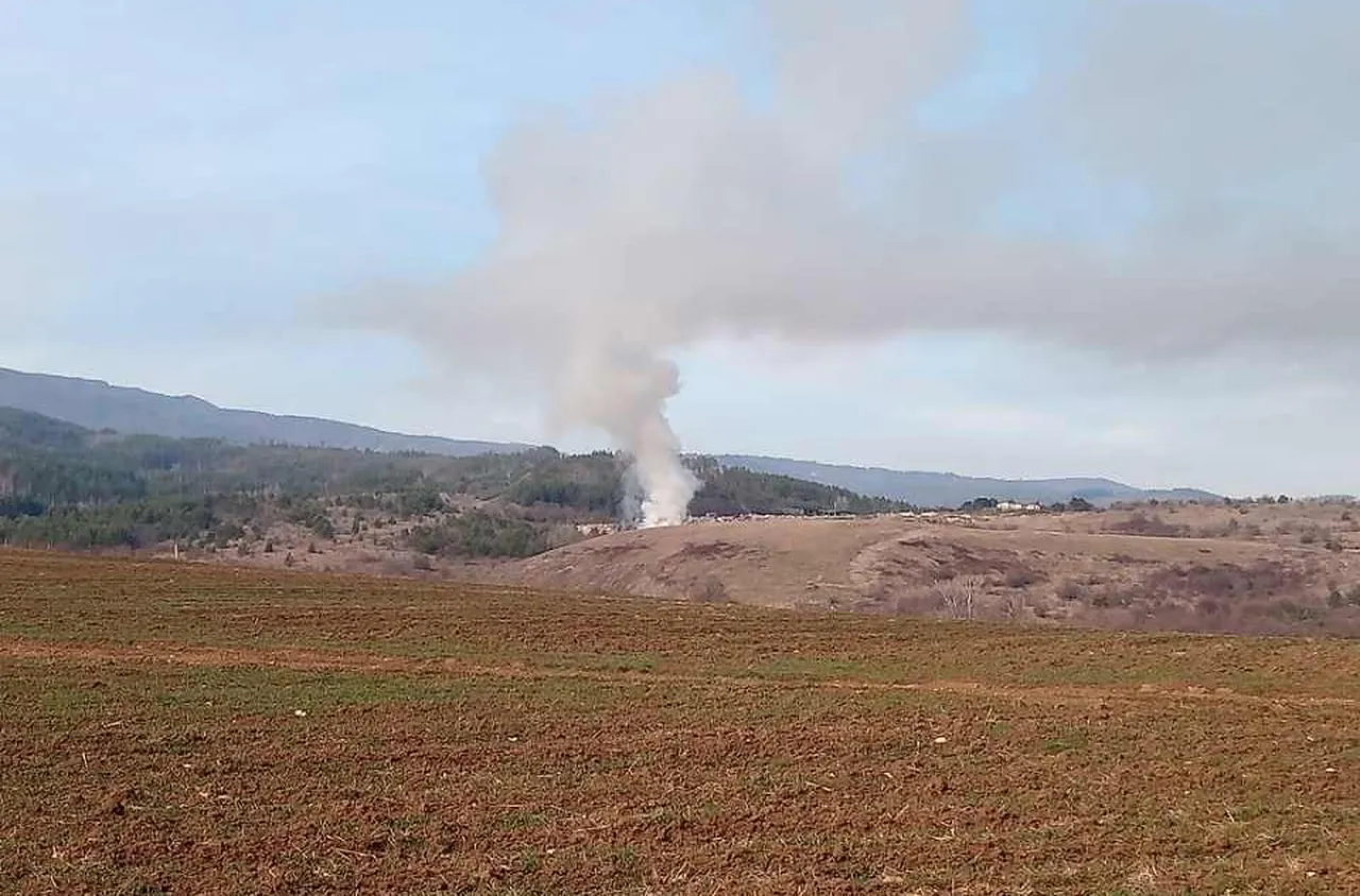 Загасиха пожара на сметището край Кюстендил